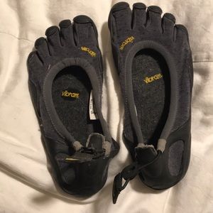 Vibran 5 fingers slip on shoes sz. 37